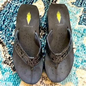 Volatile Women’s Nice Flip Flops Size 7